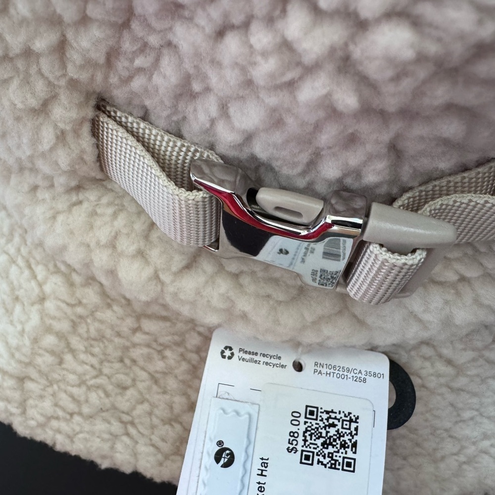 Lululemon Athletica Beige Sherpa Bucket Hat - Picture 4 of 6